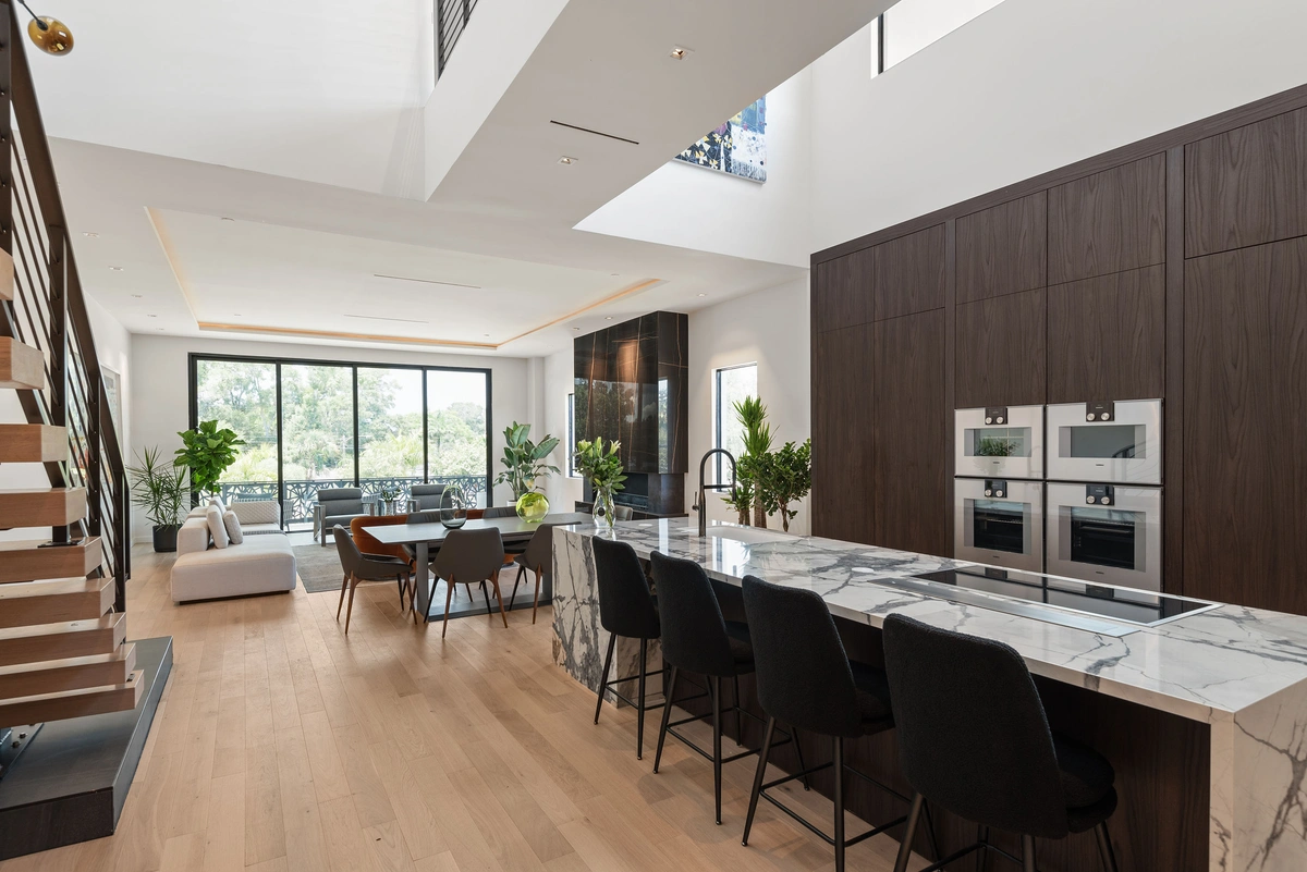 18 diningroom 47 2700 Central Ave 07.18 (5)